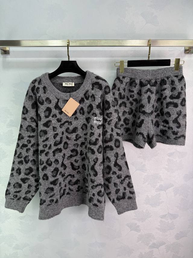 Miu*25 Early Fall new leopard print sweater and shorts set. The stunning leopard