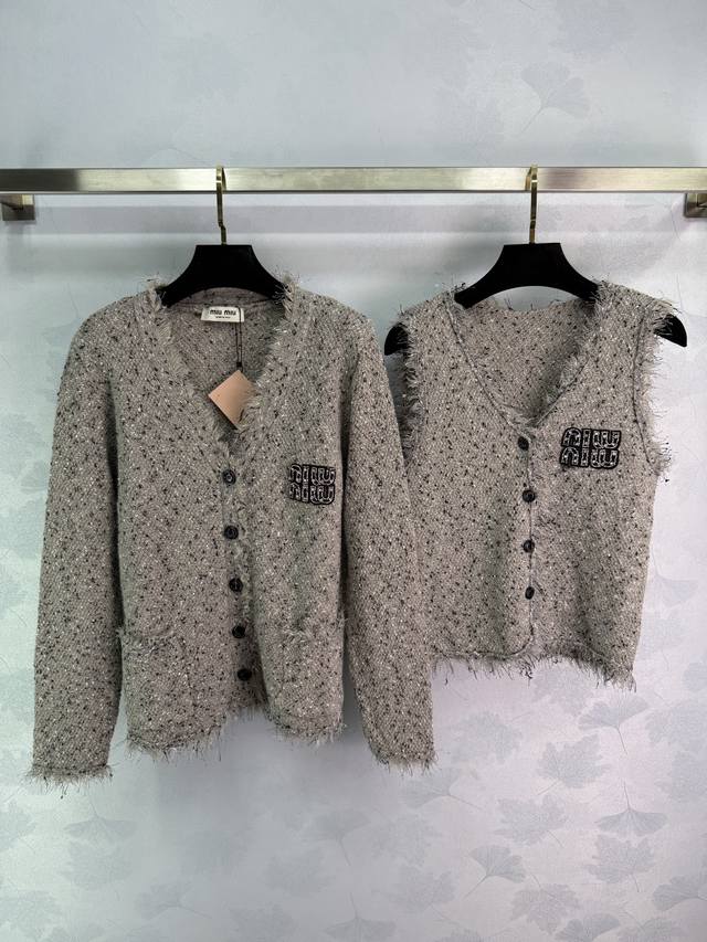 Miu*25 Early Fall new fringed cardigan and vest two-piece set. Soft and comforta