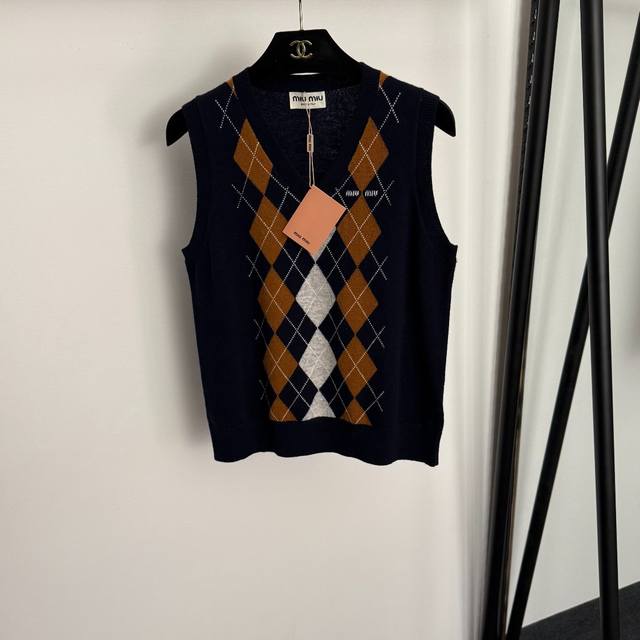 Style No. 20255784 Miumi* New contrast color diamond plaid wool knitted vest, n