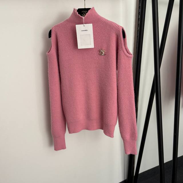 Style No. 20255776 Chanel* new Chanel logo brooch embellished half-high collar