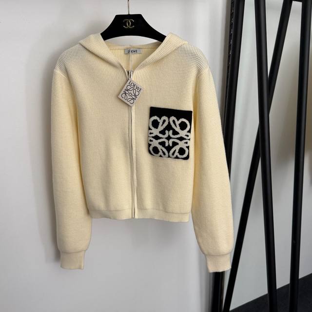 Style No. 20255764 Loew* new logo colorblock single pocket jacquard plaid long-