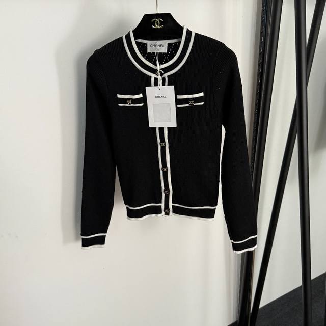 Style No. 20255758 Chane* new style buttoned hollow round neck long-sleeved kni