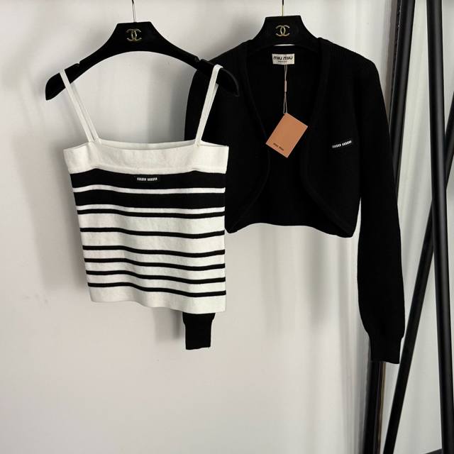 Style No. 20255756 Miumi* new knitted suit, short long-sleeved knitted cardigan