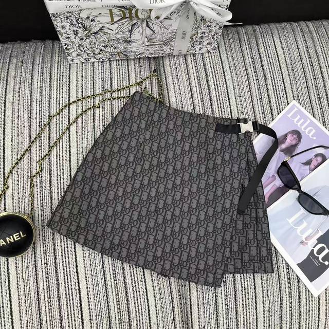 Highly recommend the 25th year early autumn series Dio* new logo jacquard shorts