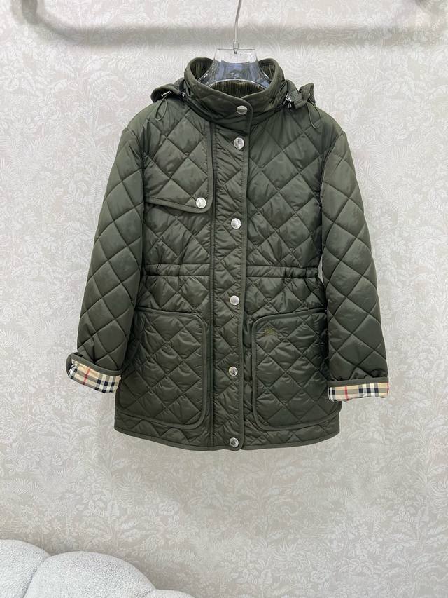 Burber*Y 25 new cotton-padded jacket with a detachable hood and corduroy collar.