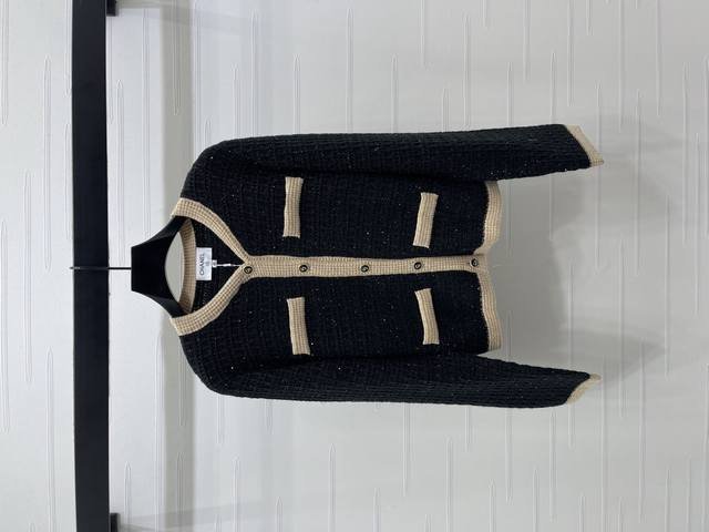 New, original, high-quality Chane* 2025 Early Fall collection! This plaid round