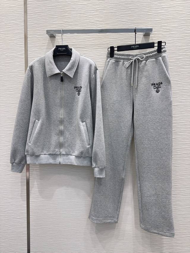 prad* This 2025Fw new suit is slimming and stylish, creating an elegant and styl
