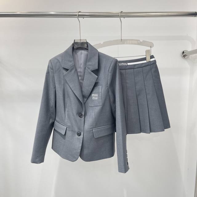 miumiu new autumn and winter high-quality college style suit pleated skirt suit