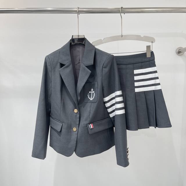 New classic Tb suit pleated skirt suit, chic suit with age-reducing effect, thr