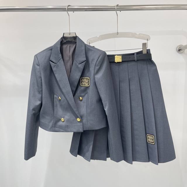 miumiu25Ss New autumn and winter short suit jacket with pleated half-length suit