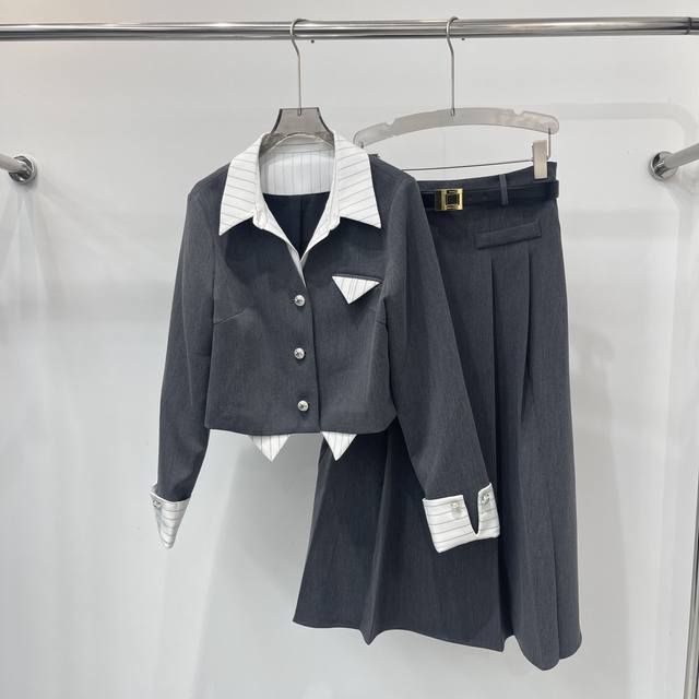 New elegant color matching suit, romantic and moving, very beautiful and fashio