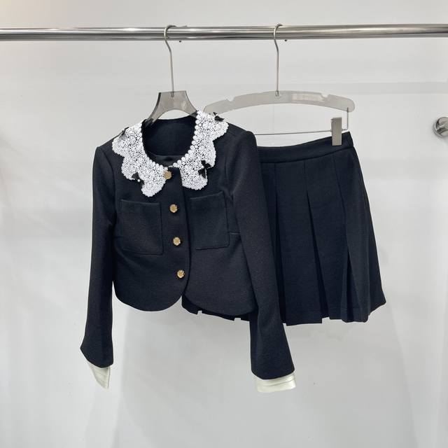 New Chanel jacket and pleated skirt set, the style is so beautiful! Slim, exqui