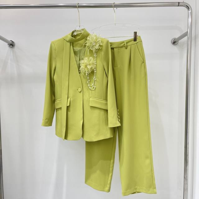 New elegant suit, romantic and charming, very beautiful and durable, fashionabl