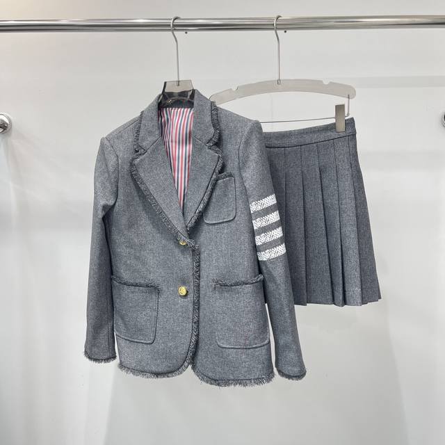 New classic Tb suit pleated skirt suit, chic suit with age-reducing effect, two