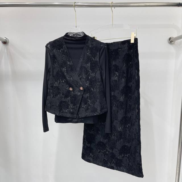 New limited edition three-piece set, super popular, imported original fabrics,