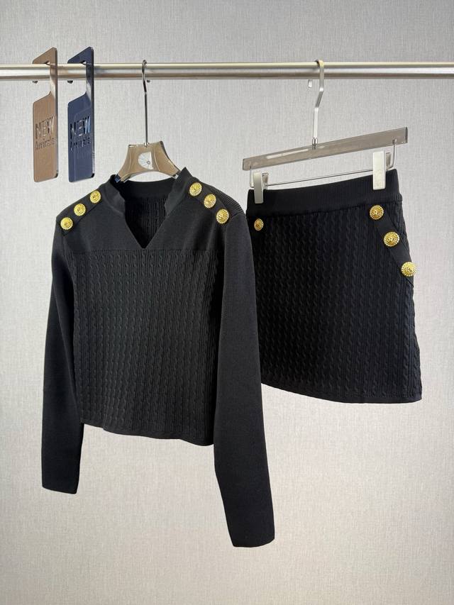 Niche | Pullover and Miniskirt Set 30% mulberry silk, 30% Tencel, 40% wool The t