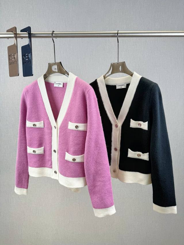 Xiaoxiang | Contrast Color V-Neck Cardigan 100% wool V-neck cut, color-blocked