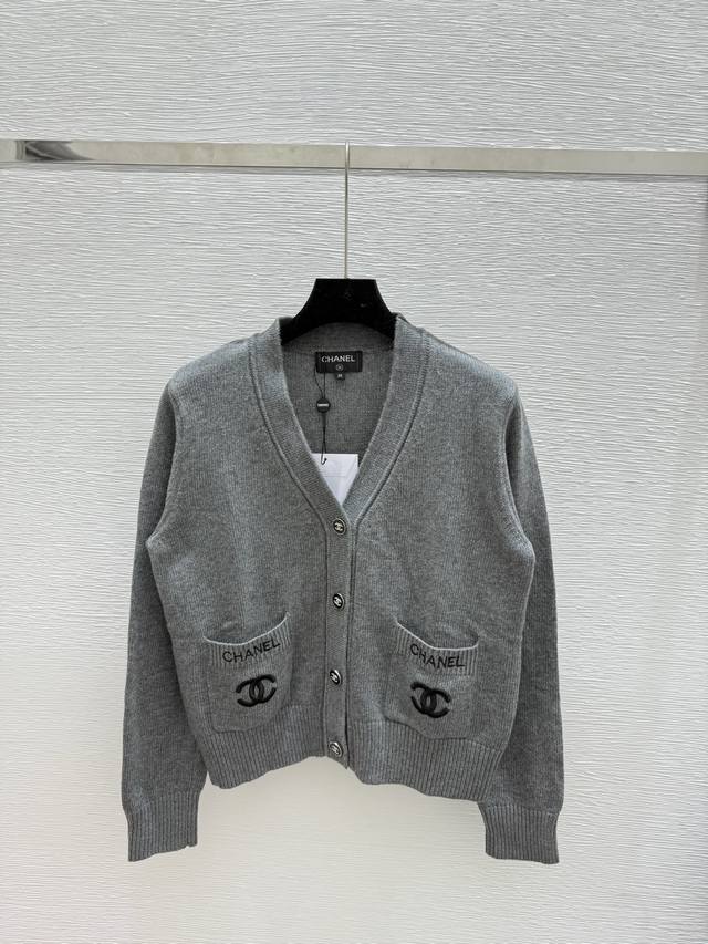 Ch's early autumn new style solid color simple V-neck knitted long-sleeved cardi
