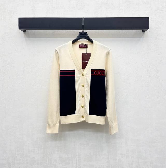 Gucc*2025 New Arrival V-neck knitted cardigan, custom-made with imported YB wool