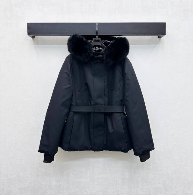 Moncle*2025 New Arrival. Custom-made down jacket with a detachable fox fur colla
