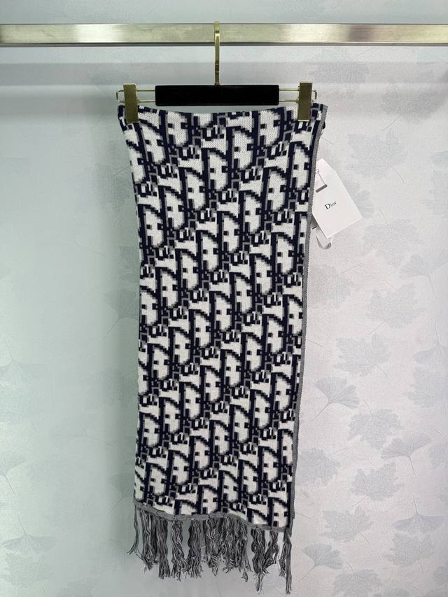 Dio*25 New autumn and winter scarf with classic monogram design. Made of high-qu
