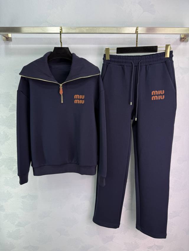 Miu*25 new style suit, threaded lapel, half-zip sweatshirt and straight-leg trou