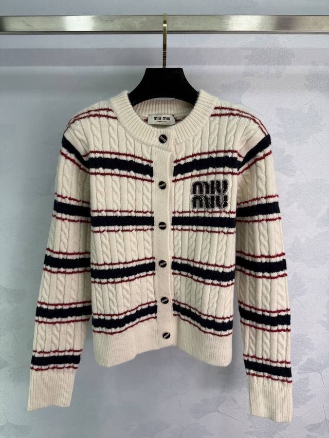 Miu*25 early autumn new striped knitted cardigan with a rhinestone logo on the c