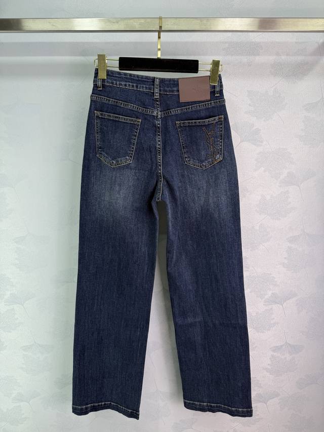 Ys*25 new straight-leg pants with a great color combination. The shape is very f