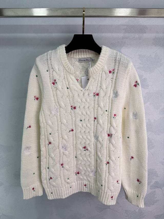 Dio*25 New Early Fall Knitted V-Neck Top with Small Flower Embroidery. V-Neck Tw