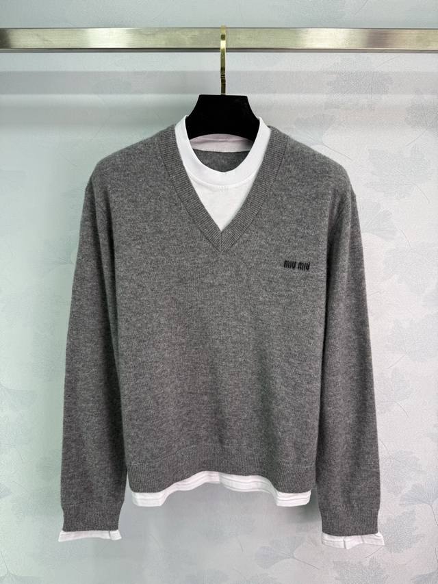 Miumi*25 new fall/winter fake two-piece round-neck pullover sweater with a V-nec