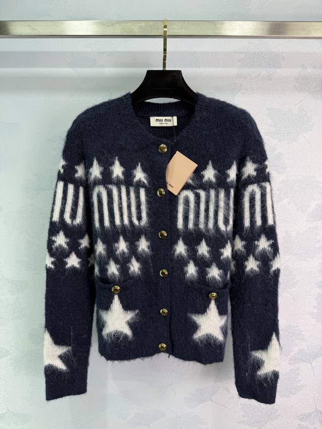 Miu*25 Early Fall new round-neck knitted cardigan with a star pattern design. Fa