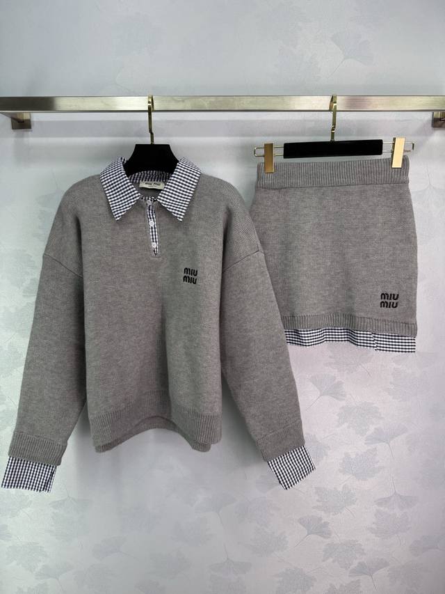 Miu*25 early autumn new fake two-piece suit. Polo collar top and plaid skirt. Sm