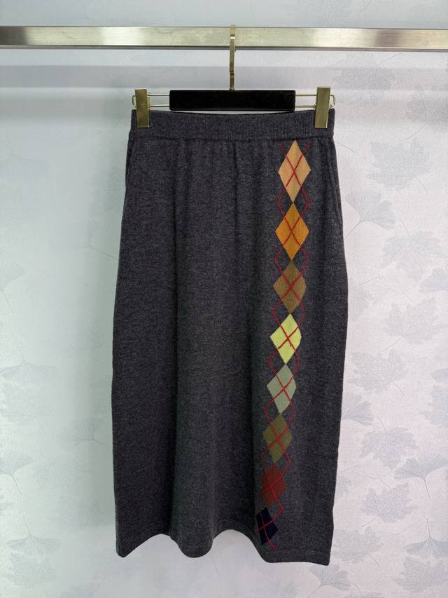 Er*25 New early autumn diamond-patterned skirt with a colorful diamond pattern o