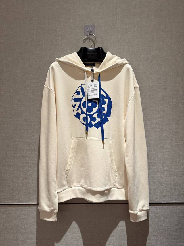 louis V* 25Fw This sweatshirt is absolutely amazing! The color is so vibrant!!!