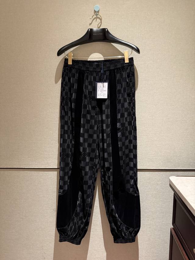 louis V* tech fabric trousers, all about the checkerboard flocking! Old customer
