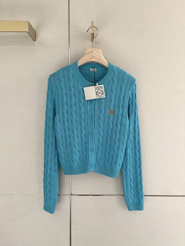 25 New embroidered logo cable-knit cardigan with a vibrant contrasting color sch