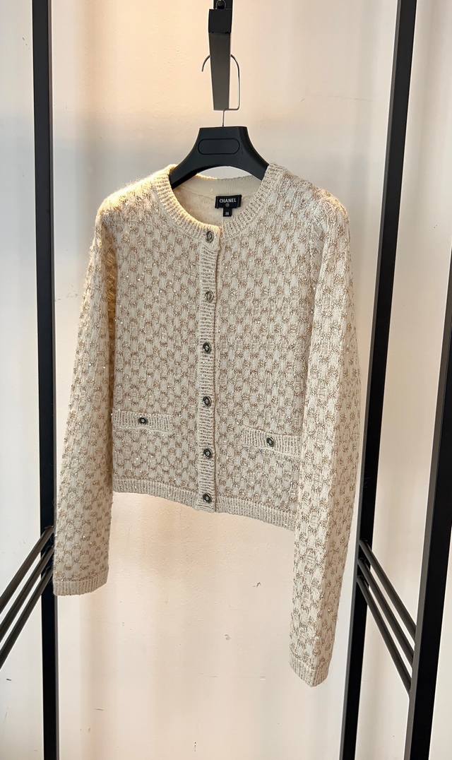 New arrival! This cardigan is a must-have! Another masterpiece from Chanel Laoq