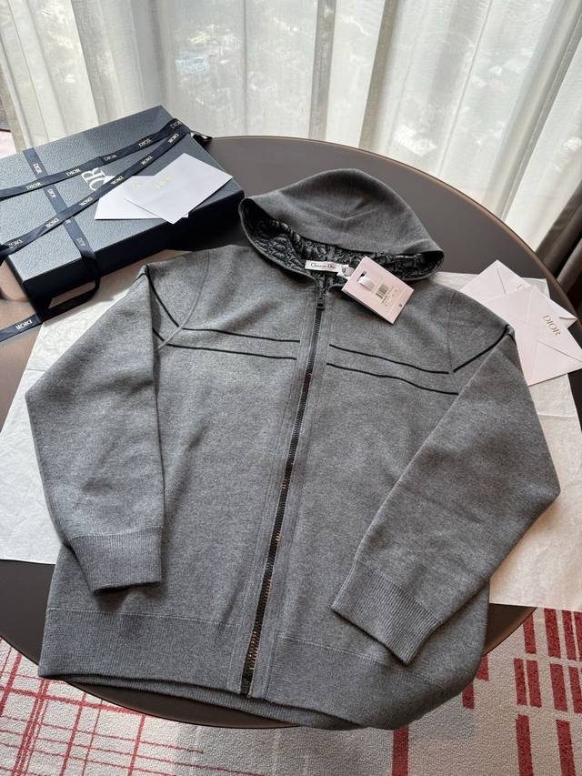 dio*'s monogram logo double-sided cashmere zipper cardigan is a must-have every