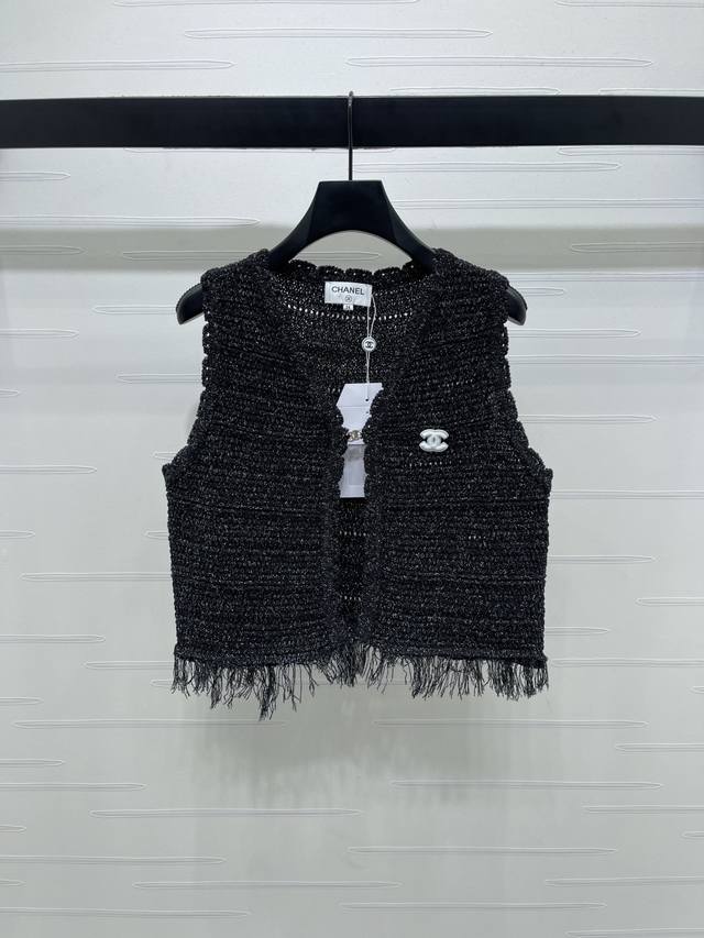 New, original, high-quality Chane* 2025 Early Fall collection! Lace-trimmed V-n