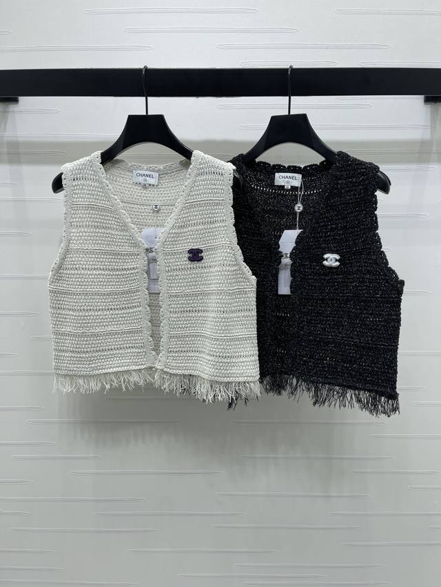 New, original, high-quality Chane* 2025 Early Fall collection! Lace-trimmed V-n