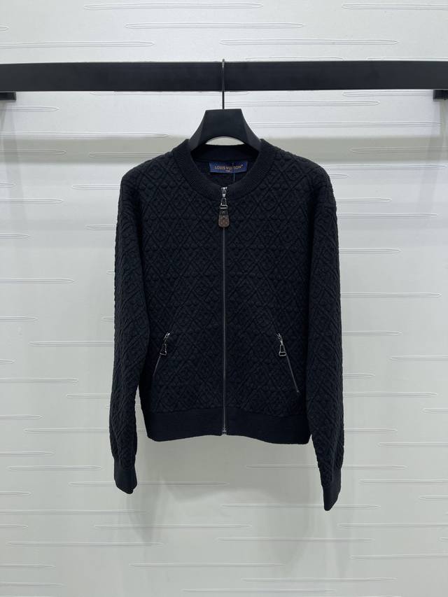 New, original, high-quality Louis Vui*Ton 2025 Early Fall collection! Stand-up