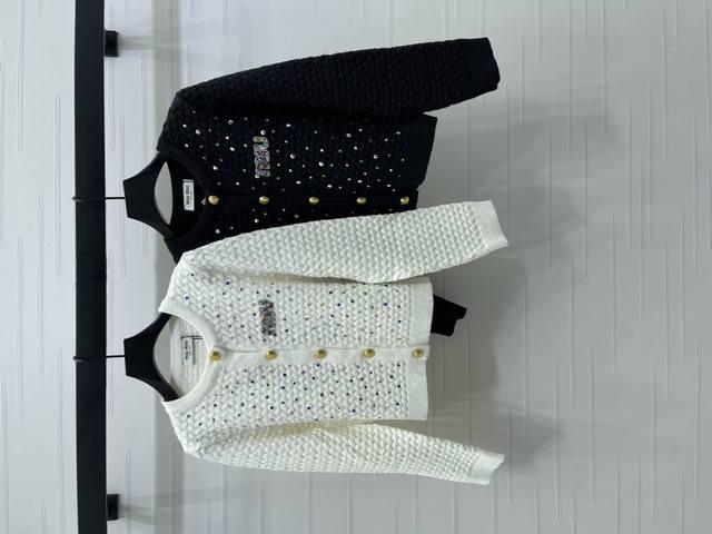 New, original, high-end Miumi* 2025 Early Fall Collection! Round-neck knitted c