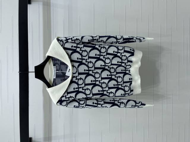 New, original, high-quality Dio* 2025 Early Fall collection! Shawl-neck, letter