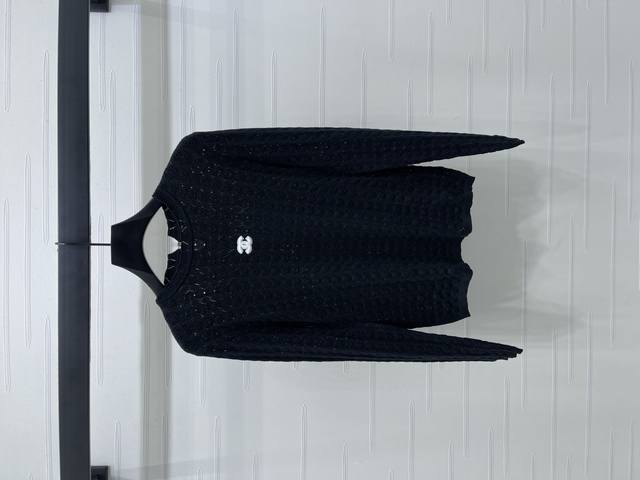 New, original, high-quality Chane* 2025 Early Fall collection! This round-neck