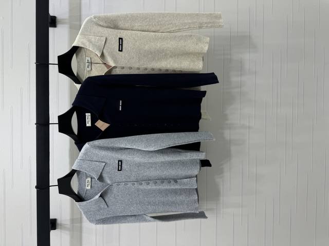 New, original, high-end Miumi* 2025 Early Fall Collection! Long-sleeved, knitte