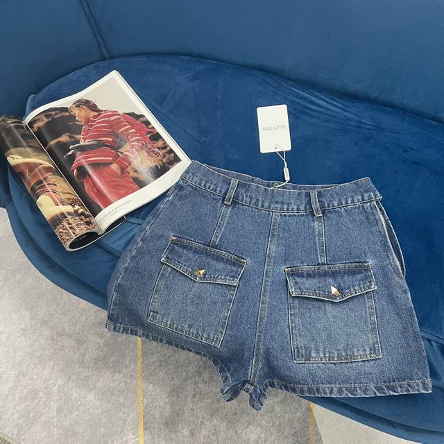 New spring and summer denim shorts Retro and fashionable college style, simple