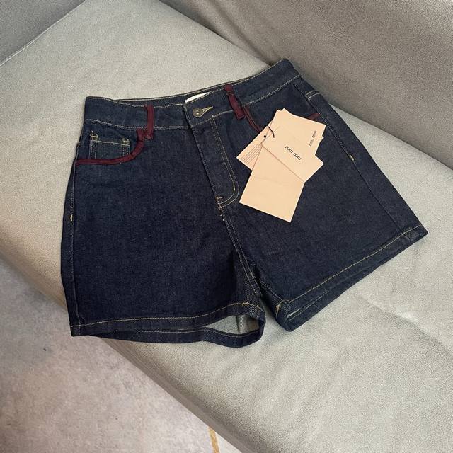 Miu shorts with red embroidered letters on the back pockets. Made with a yeast