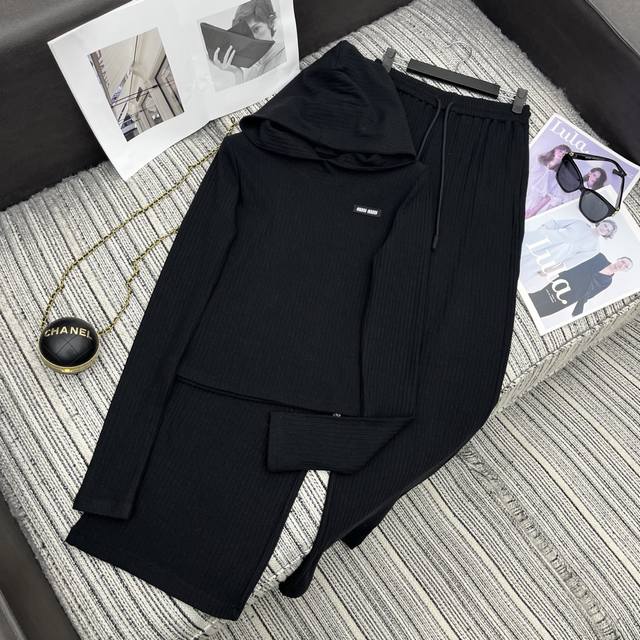 Highly recommend the 25th year early autumn series Miu* new style hooded slim kn
