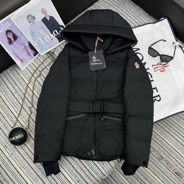 Highly recommend the new Mon* ski jacket from the 2025 Early Autumn/Winter coll