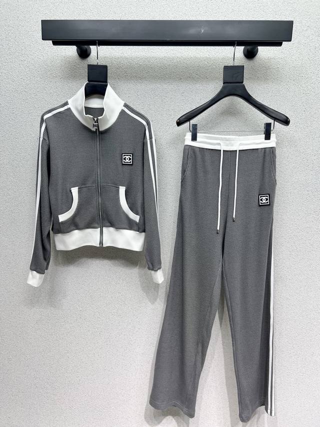 This Chanel-style casual suit is stylish, low-key, and luxurious! The style is